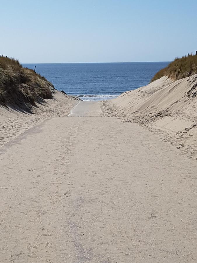 Romantisch Huisje Nabij Het Strand Met Uitzicht Op De Tulpenvelden Julianadorp Exteriör bild